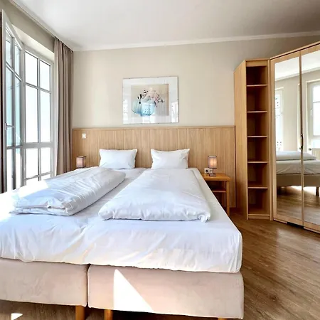 Urlaub Auf Ruegen In Einer * Sellin (Rugen)